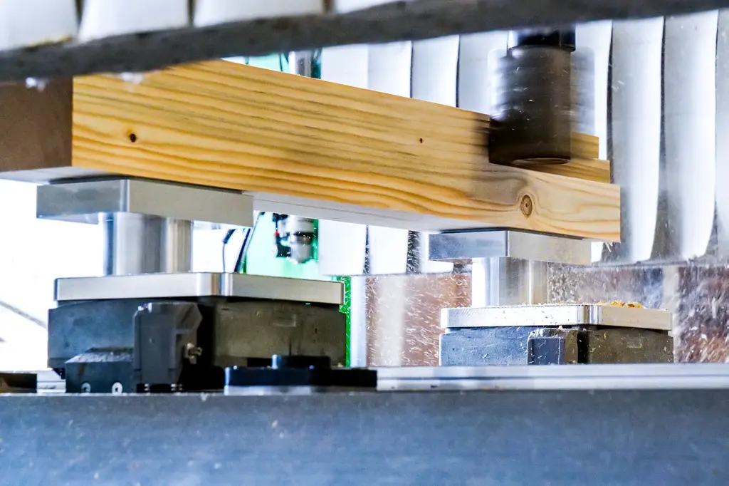 Clamping Equipment for Console Table Systems from Biesse – Vakuumklemmtechnologie für Holz von Schmalz
